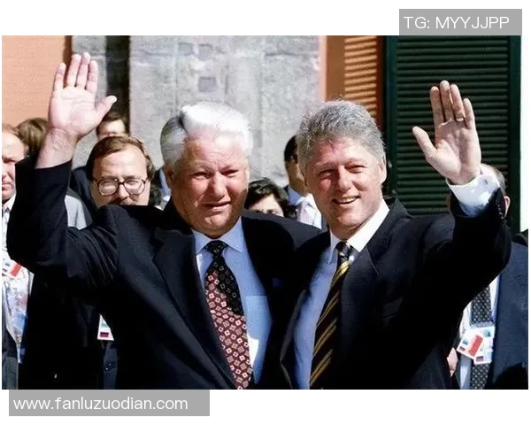 普京亲自为足球明星颁奖展现体育精神与国家荣誉的完美结合